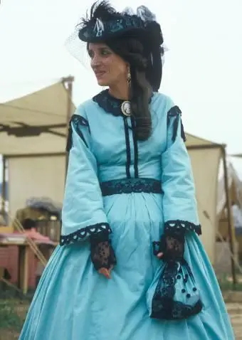 여성 민간인 복장