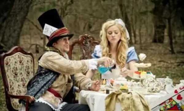 Alice im Wunderland Kostümmuster