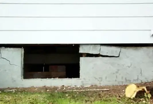 주택 소유자 보험은 일반적으로 재단 수리를 보장합니까?