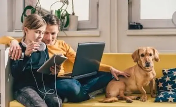 구슬 눈꼬리 및 딸이다 태블릿