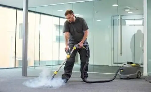 Nettoyage à la vapeur du tapis