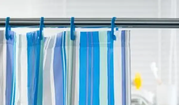 スパのためにシャワーカーテンを掃除する方法-価値のあるリフレッシュ