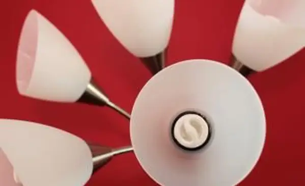 plastikowy klosz lampy,