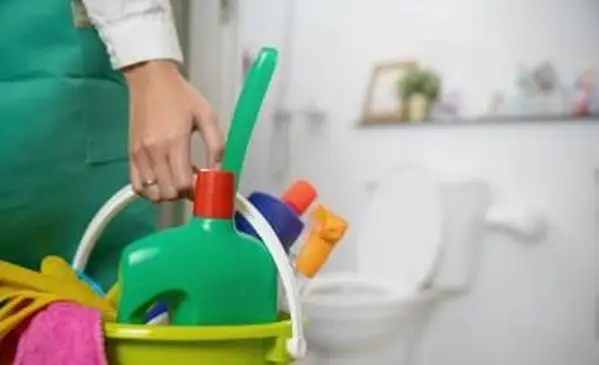 Nettoyer les cuvettes des toilettes