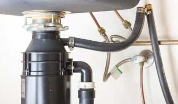 Cómo limpiar un triturador de basura