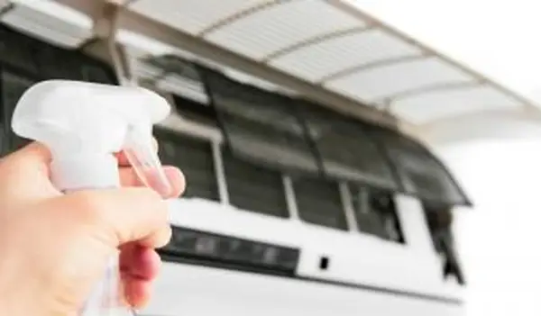 쉬운 단계로 창문 에어컨을 청소하는 방법