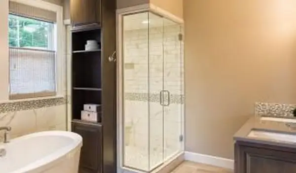 Cómo limpiar los rieles de la puerta de la ducha: 6 trucos sencillos