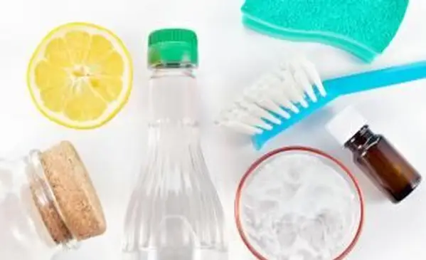 Vinagre, bicarbonato de sodio, sal, limón