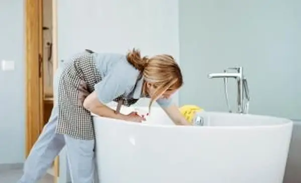 Quanto spesso dovresti pulire il tuo bagno? Nozioni di base e oltre