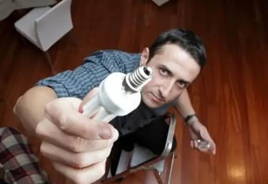 Jak bezpiecznie pozbyć się świetlówek?