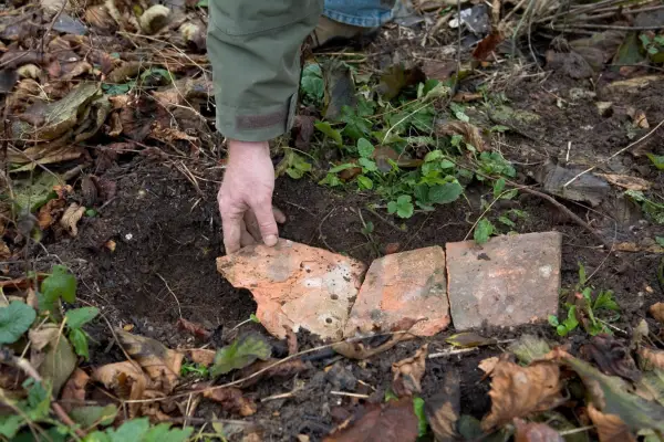 Laying bricks in the hole