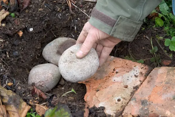 Laying stones over the bricks
