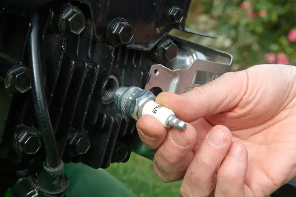 How to maintain your lawn mower - removing the spark plug