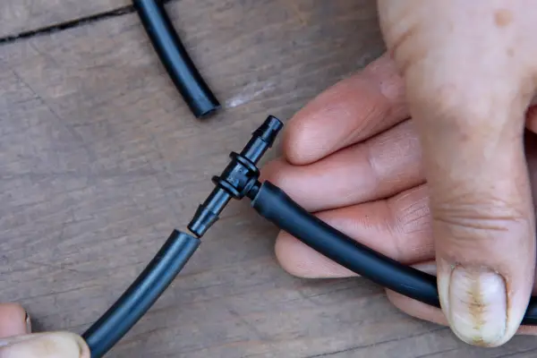 How to set up an automatic watering system - fitting the pipes together