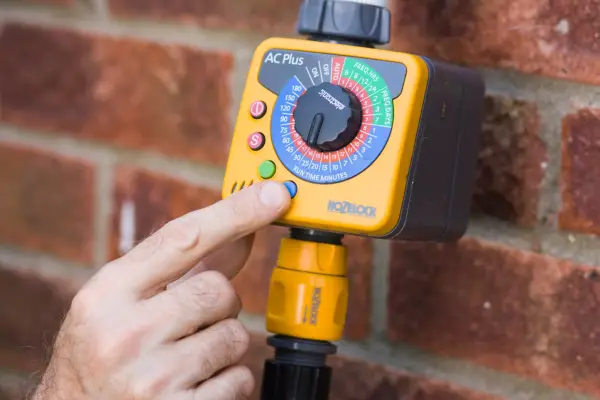 כיצד להתקין מערכת השקיה אוטומטית