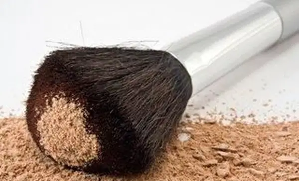 Diferentes métodos de aplicación para la base de maquillaje