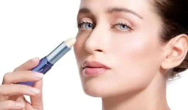 Jak używać makijażu z korektorem koloru