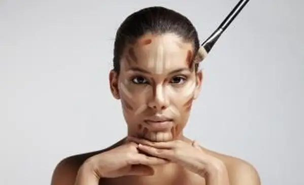 Contorno de maquiagem