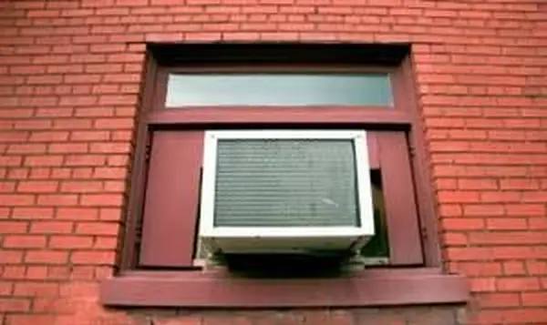 Come isolare un'unità AC per finestre per l'inverno