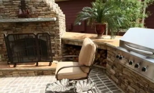 Außenküche mit Kamin