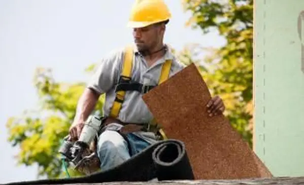 Comment installer une toiture en rouleau