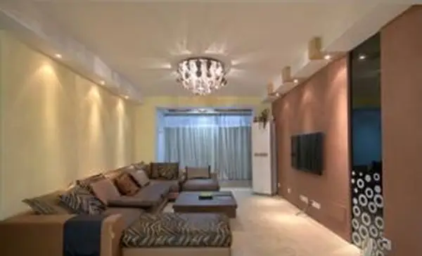 反対側の壁を暗い色または暖かい色でペイントします