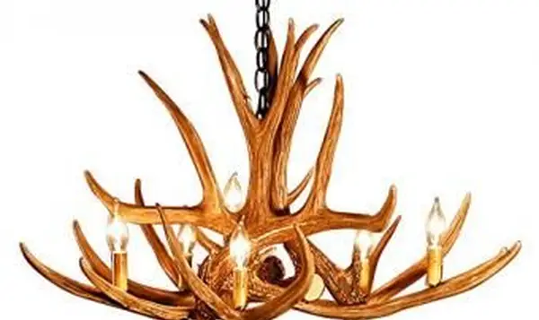 Lustre rustique en bois de cerf mulet