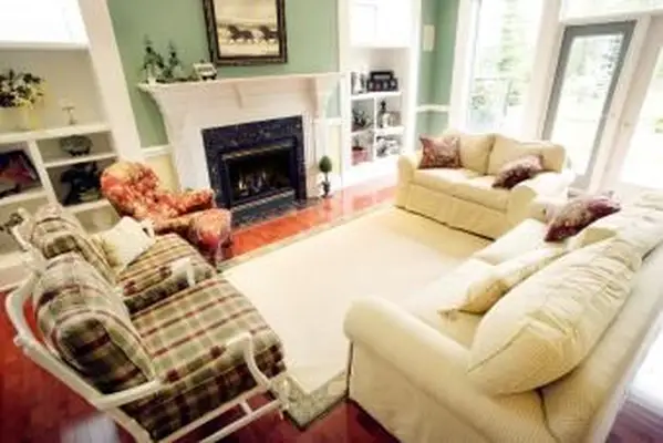 バランスを保つための5つのリビングルームの家具レイアウトのアイデア