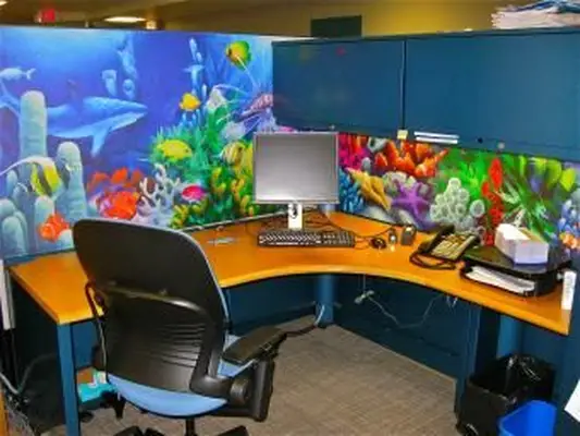 https://cf.ltkcdn.net/interiordesign/images/slide/210318-850x638-aquariumcubicle.webp