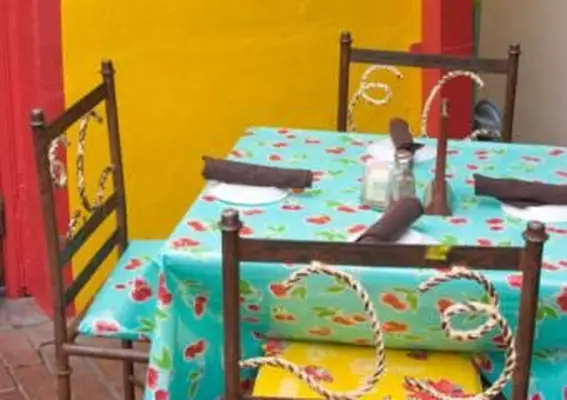 Stolové prádlo a stoličky pre mexickú reštauráciu