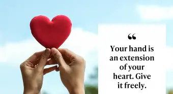 Votre main est une extension de votre cœur. Donnez-le librement.