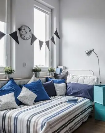 https://cf.ltkcdn.net/interiordesign/images/slide/191839-668x850-blue-grey-bedroom-color-scheme.webp