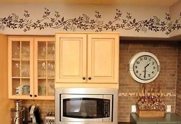 https://cf.ltkcdn.net/interiordesign/images/slide/201921-800x549-Stencils_kitchen.webp