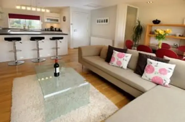 Quarto com piso plano aberto