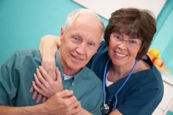 専門家からの高齢者介護の紹介と配置の洞察