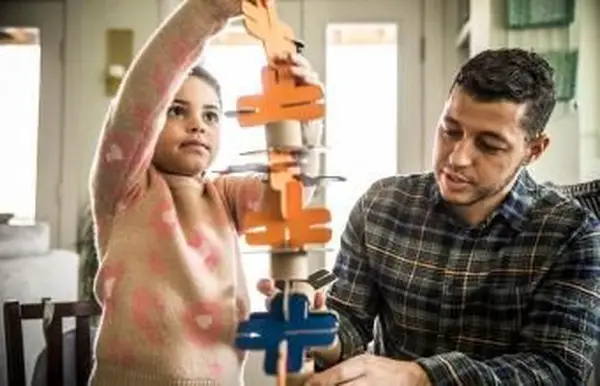 Otec a dcéra stavebný robot