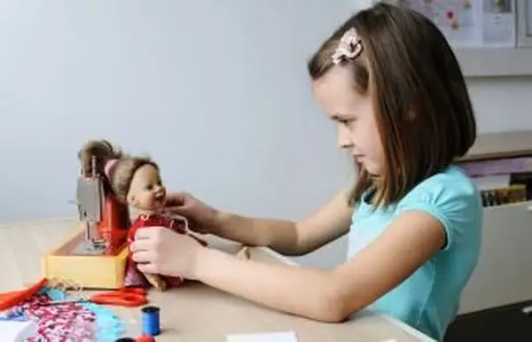 인형 드레싱 소녀