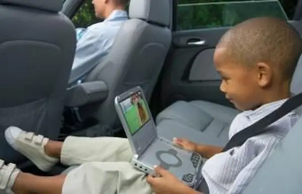 נגני DVD ניידים לילדים שיכולים לשקול