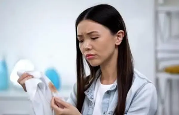 Ako úplne odstrániť hrdzu z odevov