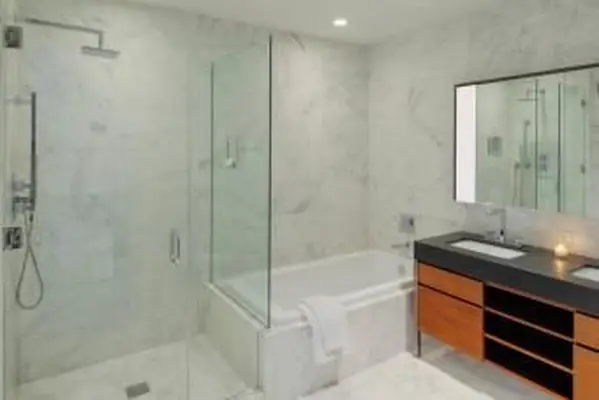 המנקה הטוב ביותר עבור עובש מקלחת שיש