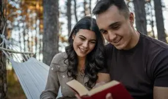 20 doces poemas de amor para seu namorado que ele guardará para sempre