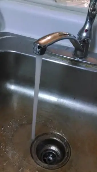 Koľko vody človek spotrebuje?