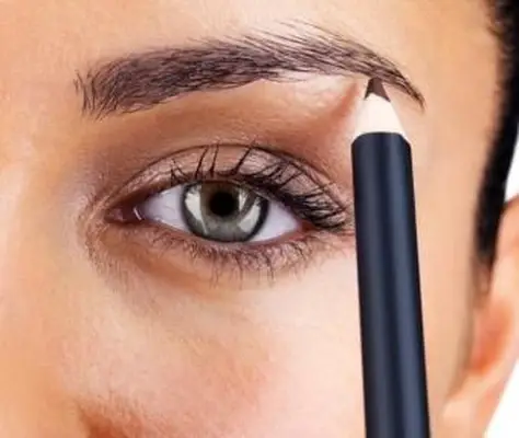 https://cf.ltkcdn.net/makeup/images/slide/145760-675x570-brow-corrector.webp