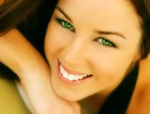 緑の目のメイクの写真