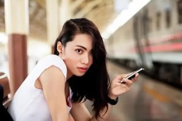 Dicas de maquiagem para mulheres com cabelo preto e olhos castanhos escuros