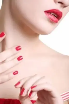 אילו גוונים של שפתון אדום עובדים הכי טוב על גווני עור בהירים