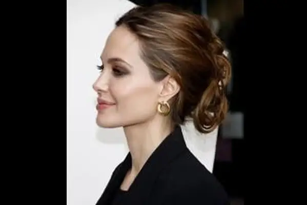 https://cf.ltkcdn.net/makeup/images/slide/224134-704x469-Angelina-Jolie.webp