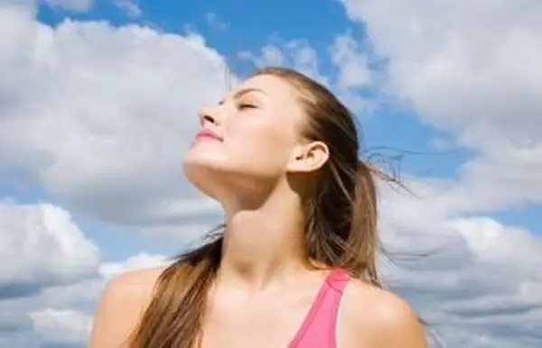 Môže sa vaša tvár opáliť líčením?