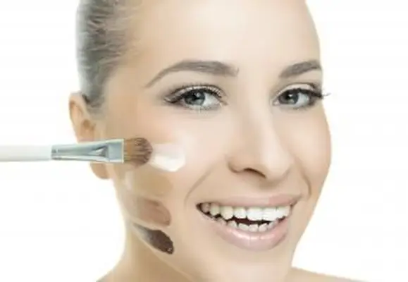 diversi colori di fondotinta