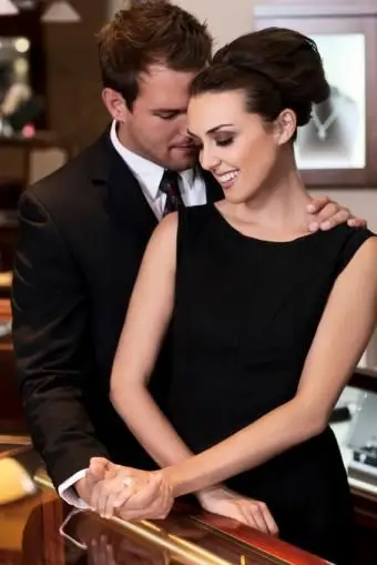 Acquisto di anelli di diamanti